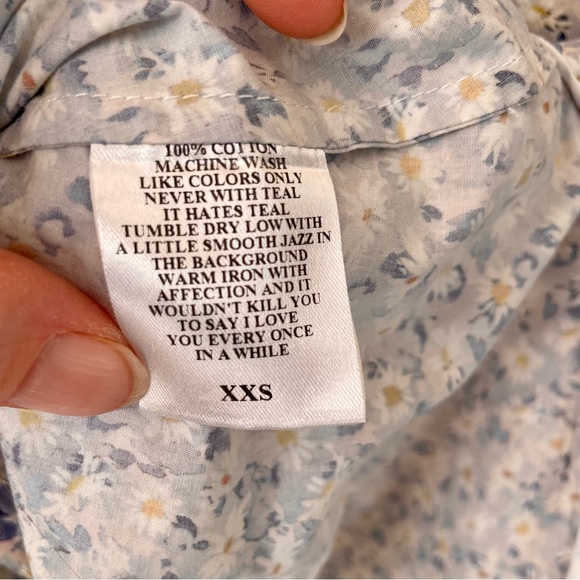 🔻LAST CHANCE🔻 TISH COX Floral Buttondown Blouse - Picture 9 of 10